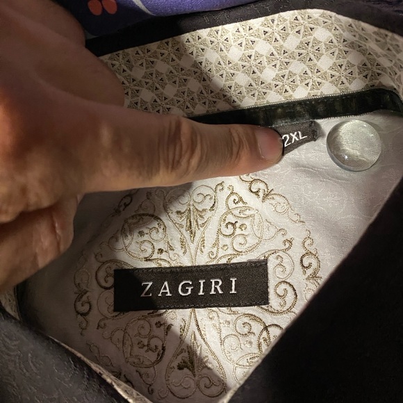 Elegant Black Patterned Men's Shirt - Picture 2 of 5